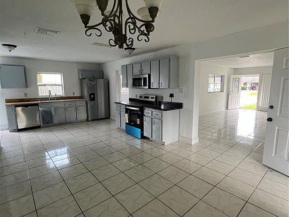 4th image of 14405 Daring Ave