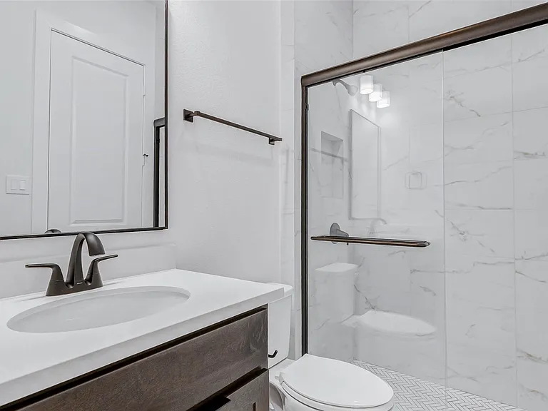 1322 Village Fls — Photo 24