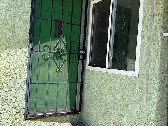 4th image of 1650 W 39th Pl