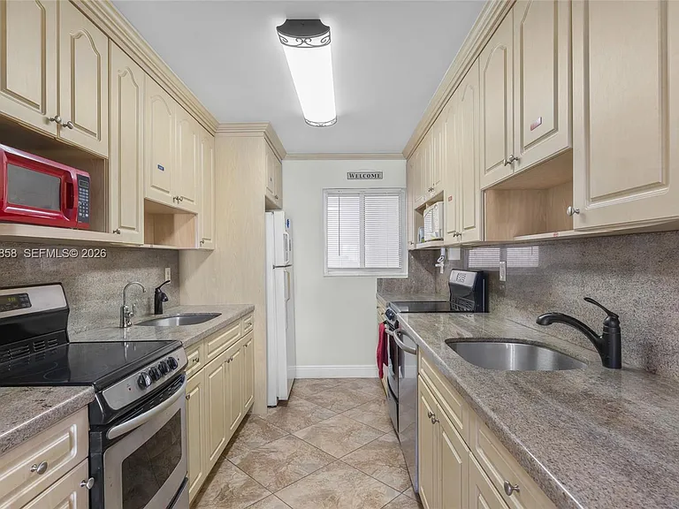 4141 Collins Ave #201 — Photo 6