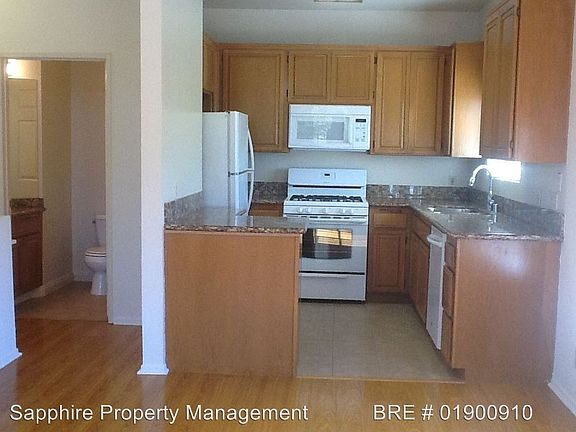 3rd image of 11482 Moorpark St APT 04