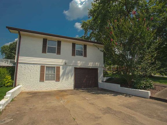 3rd image of 3020 Lilac Dr NW