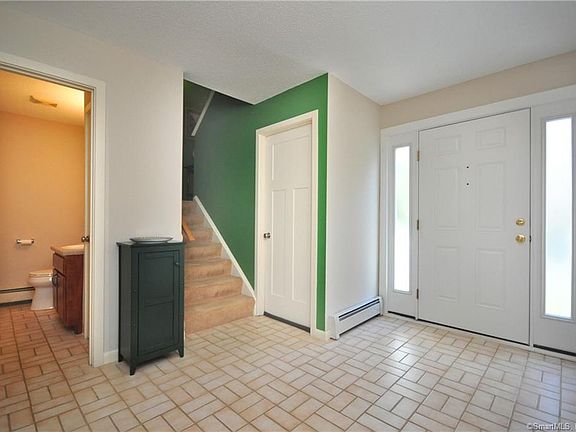 4th image of 29 Tamarack Dr #29