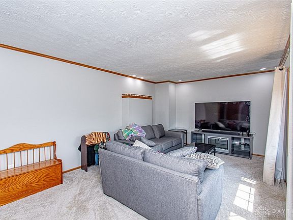 5th image of 2219 Robinhood Dr
