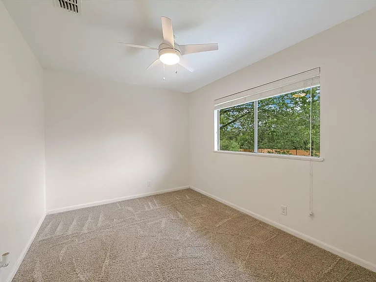 4904 Creekline Dr — Photo 7