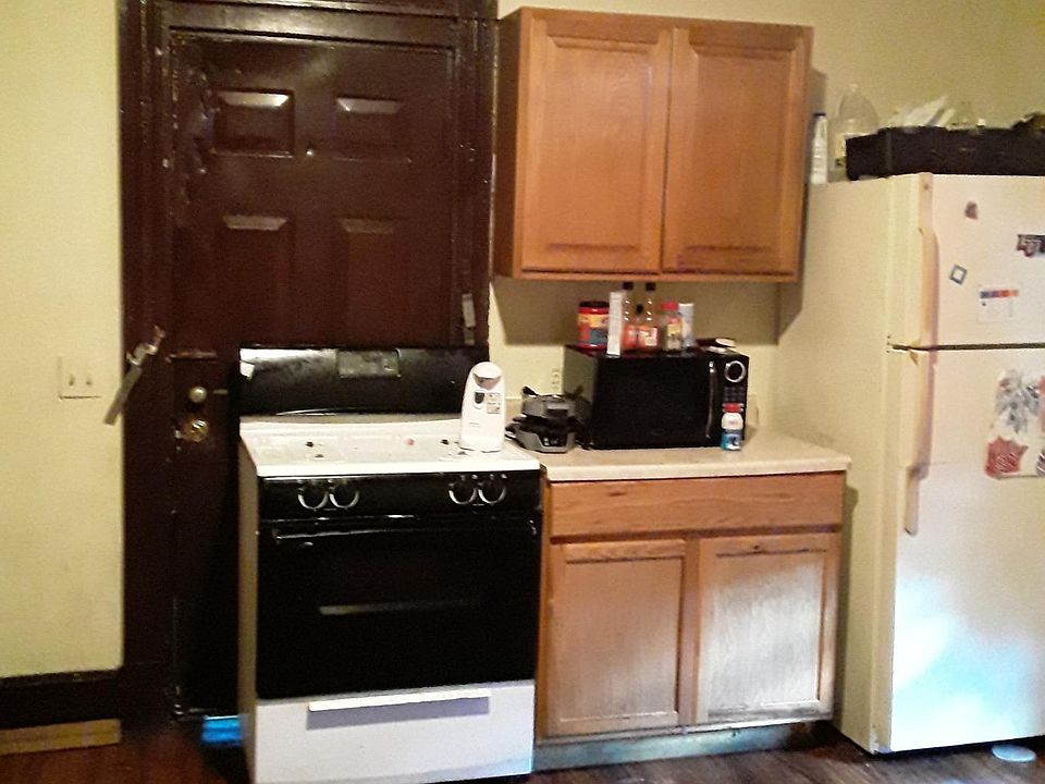 2nd image of 138 Avenue A