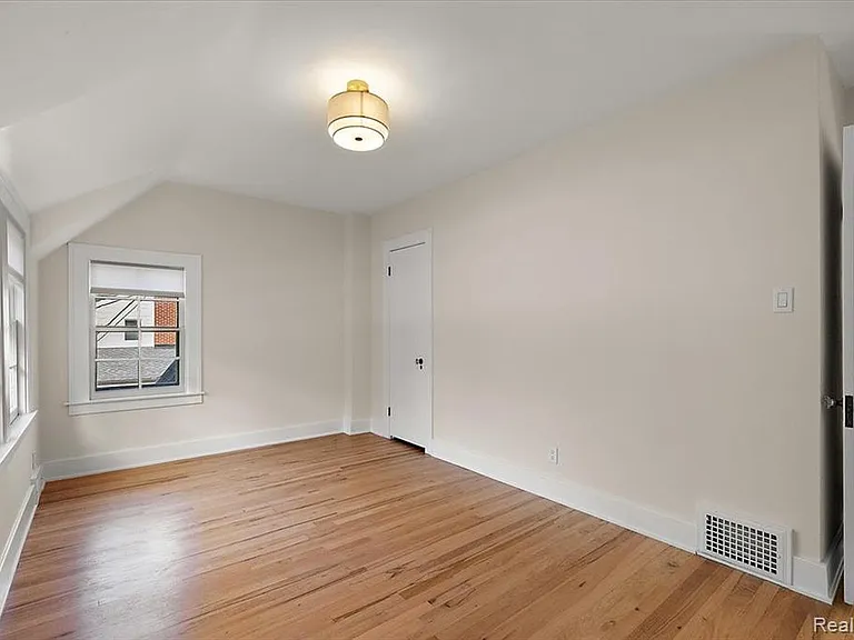 2136 Dorchester Rd — Photo 42