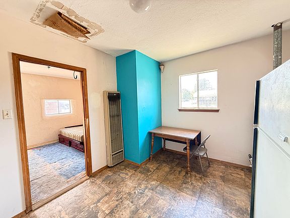 4th image of 325 W Church St