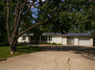 10495 Kaw Ln, Ozawkie, KS 66070