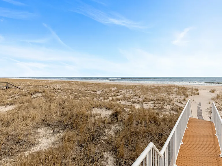 915 Dune Rd — Photo 28
