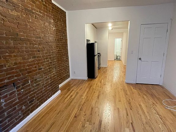 4th image of 423 W 45th St