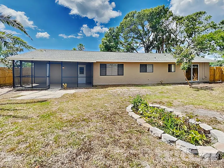 7520 Darlene St — Photo 16