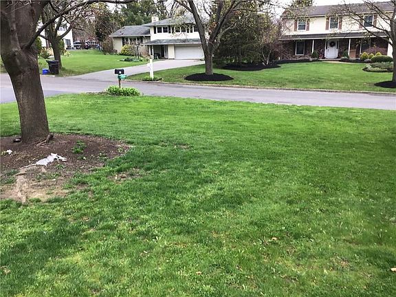 3rd image of 60 Westview Cres