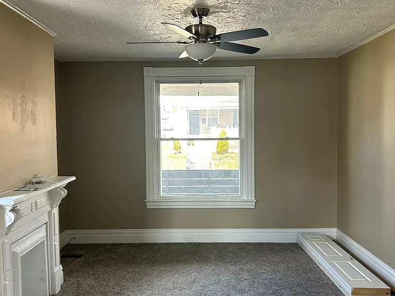 312 Grant Ave — Photo 2