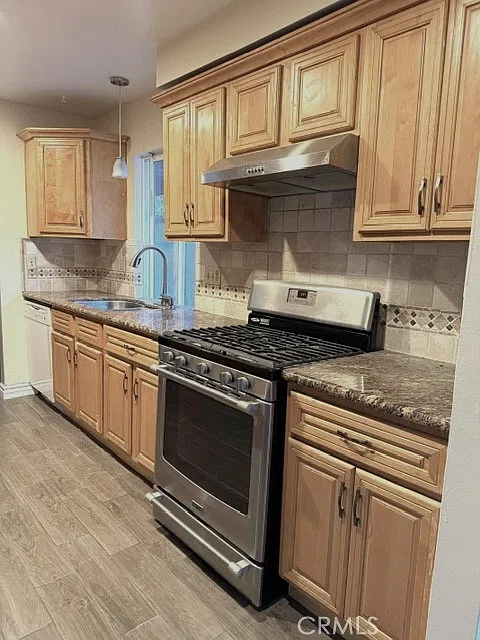 4 bed, 1336 sqft, $4,800 — Photo 4