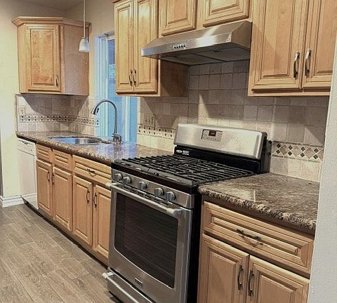 4th image of 4521 Parkglen Cir