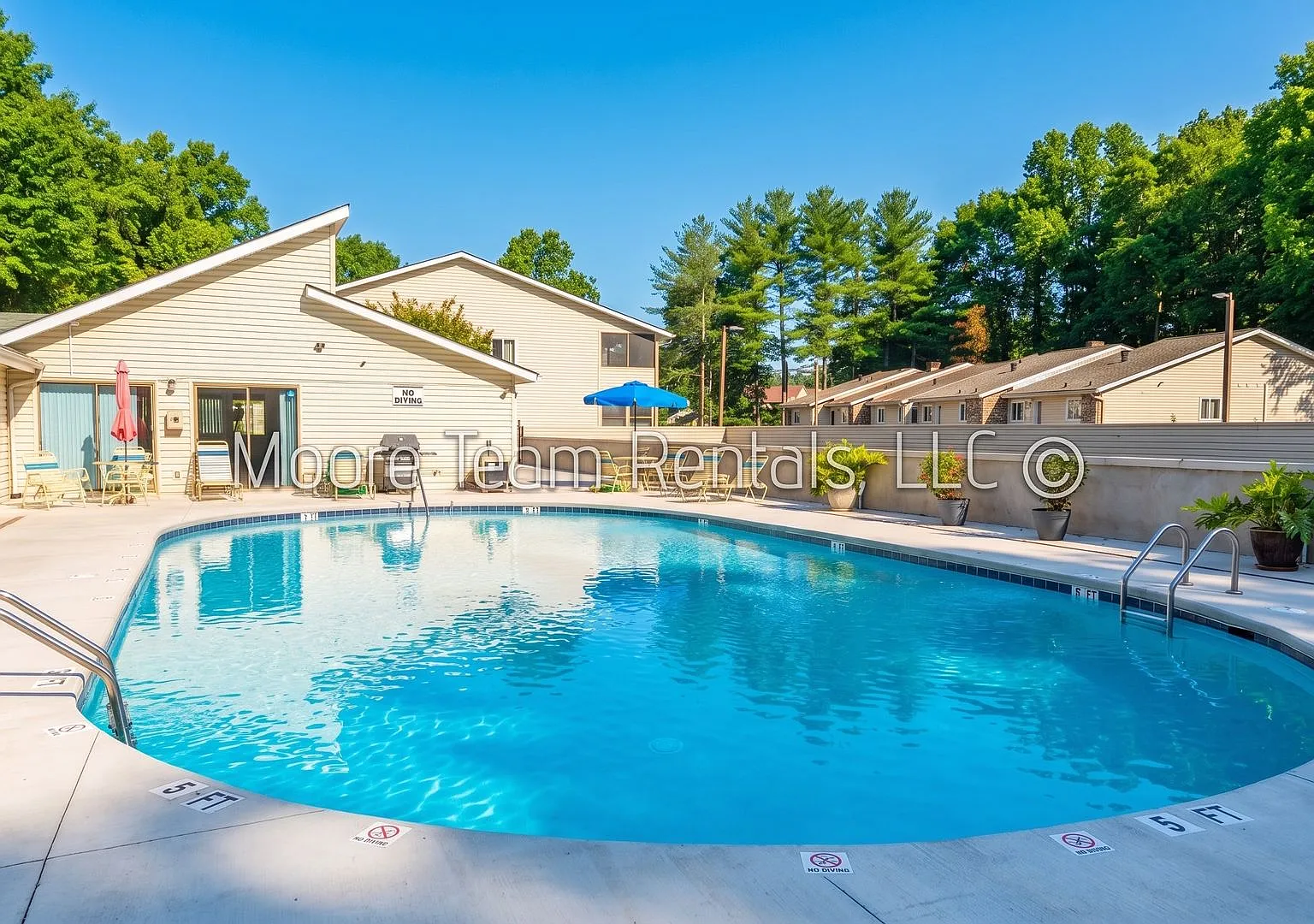 2 Bed / 3 Bath Condo - Office, Pool, Clubhouse & Garage — Photo 4