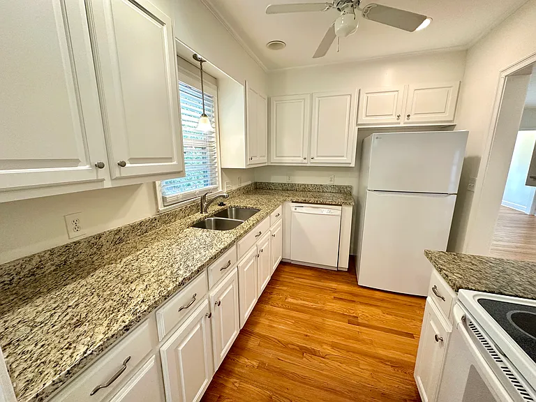 22 Sewanee Ave — Photo 9