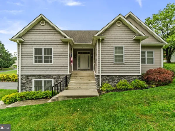 4302 Howard Dr, Sykesville, MD 21784