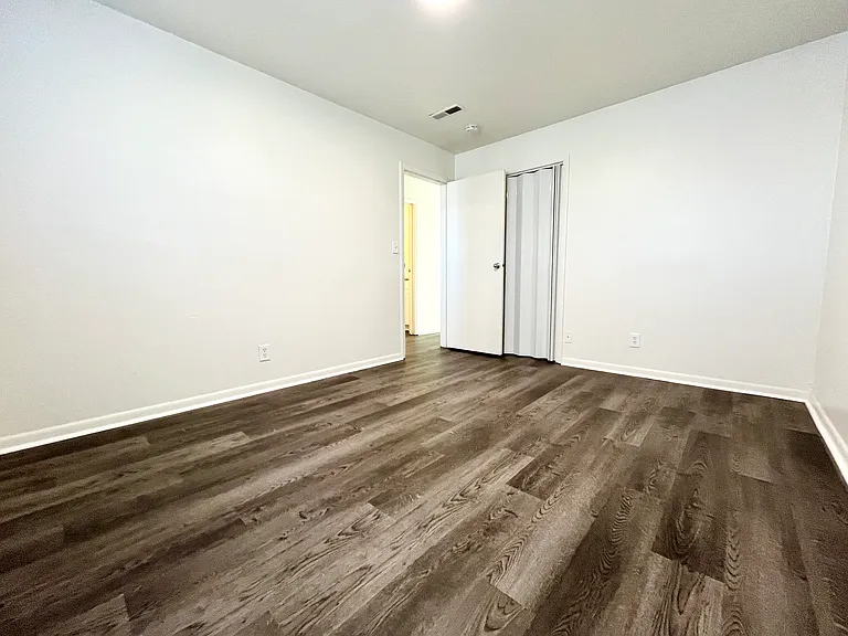 Enfield Gardens Apartments — Photo 10