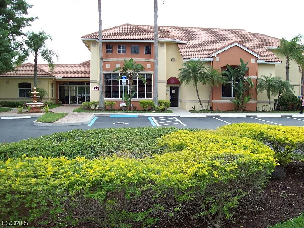 3 bed, 2.0 bath, 1364 sqft, $1,595 — Photo 2