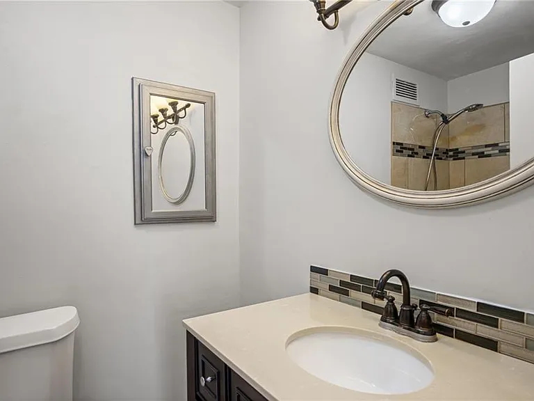 333A W Meyer Blvd #1215A — Photo 25