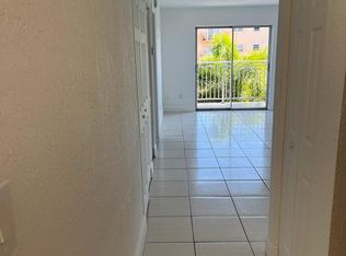1095 W 77th St APT 312, Hialeah, FL 33014