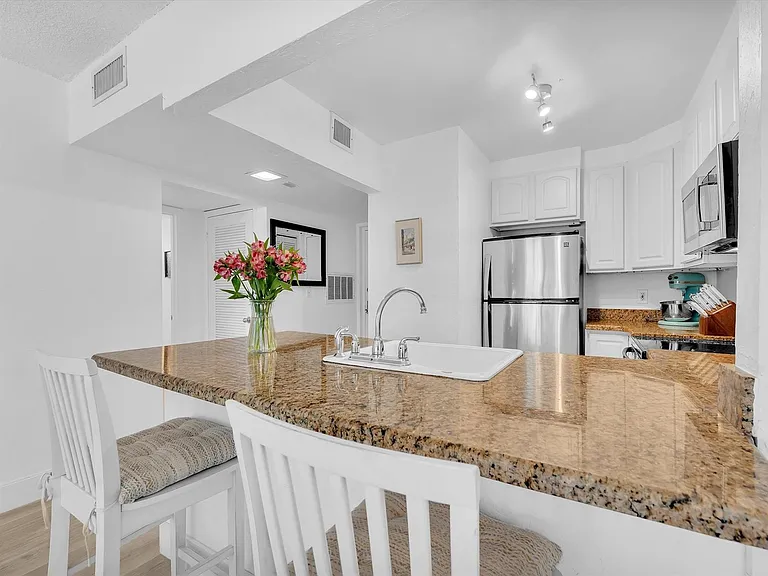 900 River Reach Dr #522 — Photo 3
