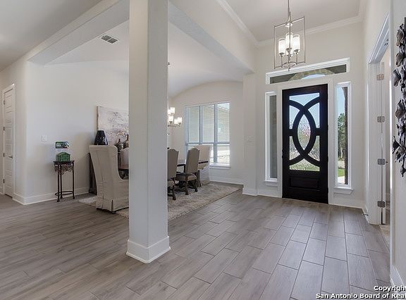 4th image of 868 Janelle Pl