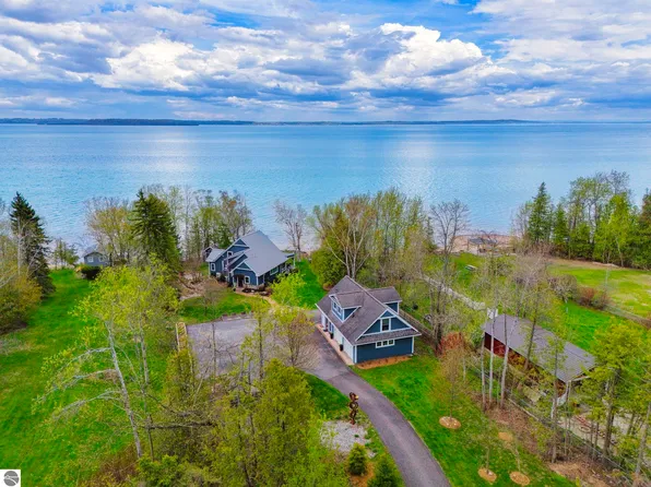 6433 S West Bay Shore Dr, Traverse City, MI 49684