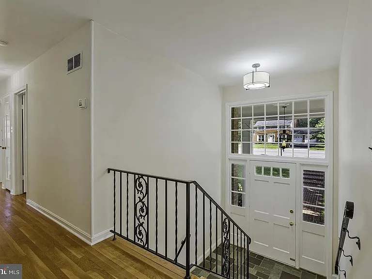 8009 Lewinsville Rd — Photo 5