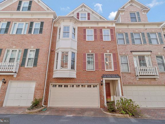 4th image of 2310 N Van Buren Ct