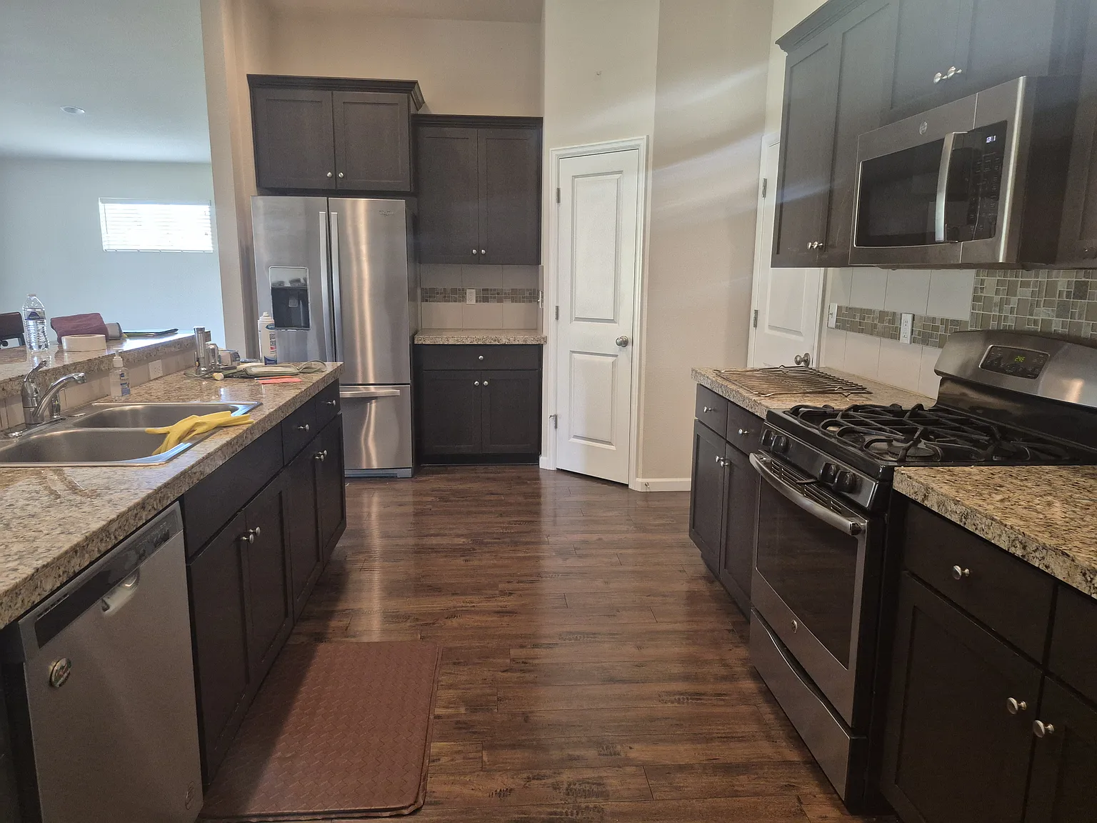 3 bed, 2062 sqft, $2,500 — Photo 4