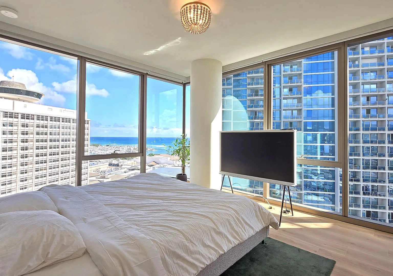 Furnished 2 bd / 2 bath / 2 parking at Sky Ala Moana West — Photo 4
