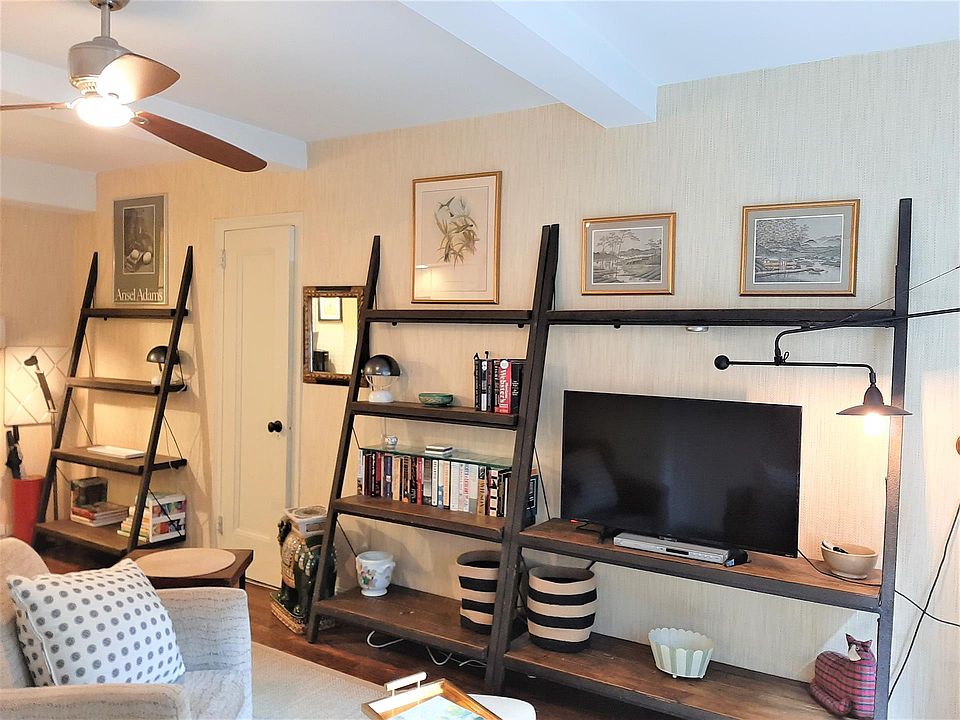 1st image of 320 E 42nd St APT 513