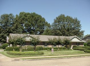 26 Oak Creek Pl, Jackson, MS 39211