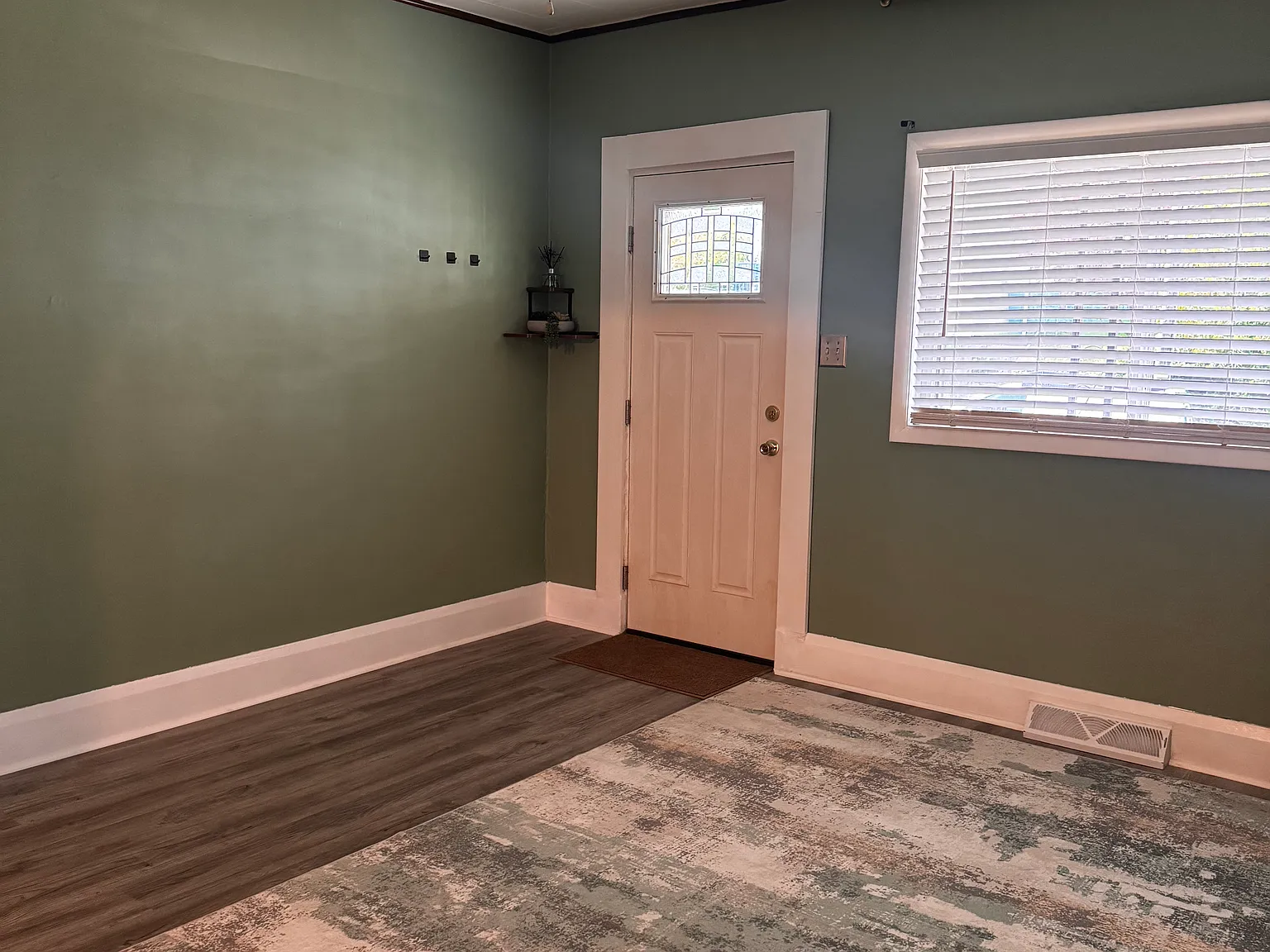 3 bed, 1250 sqft, $1,350 — Photo 4