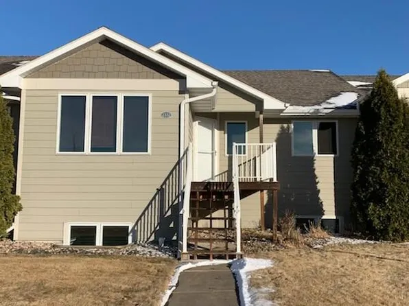 2332 Callaway Ct, Pierre, SD 57501