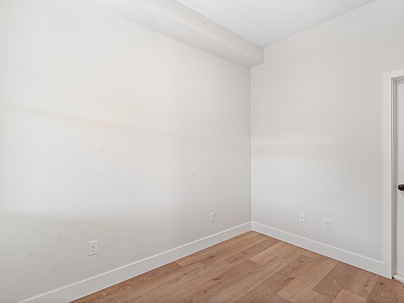4th image of 228 N 63rd St #2