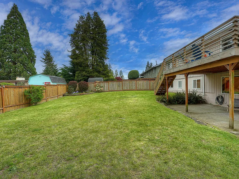 1045 Sunrise Ln — Photo 5