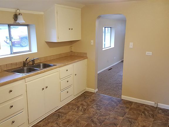 4th image of 8002 E Broadway Ave