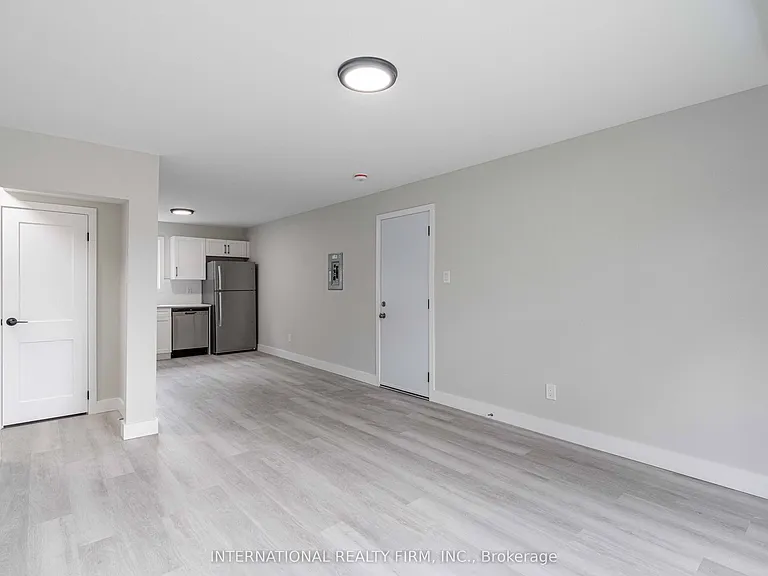 81 King Edward Ave #4 — Photo 14