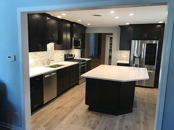 3rd image of 5632 N Ozark Ave