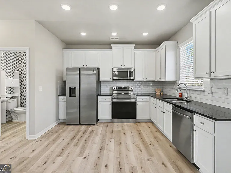 100 McGinnis Cir — Photo 8