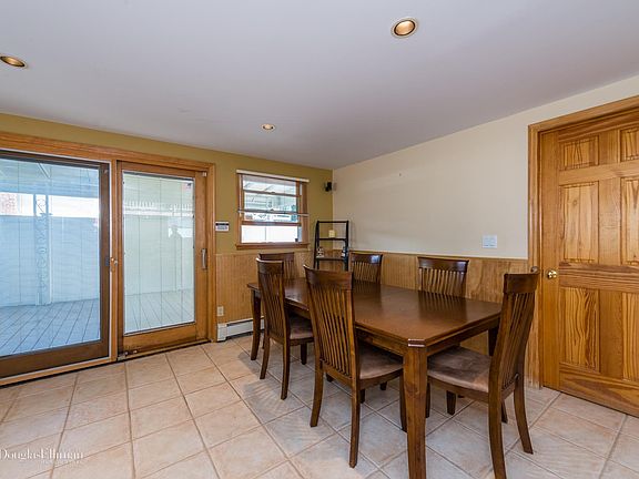 4th image of 2025 Oak Ct