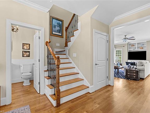 4th image of 198 Meadows Edge Dr