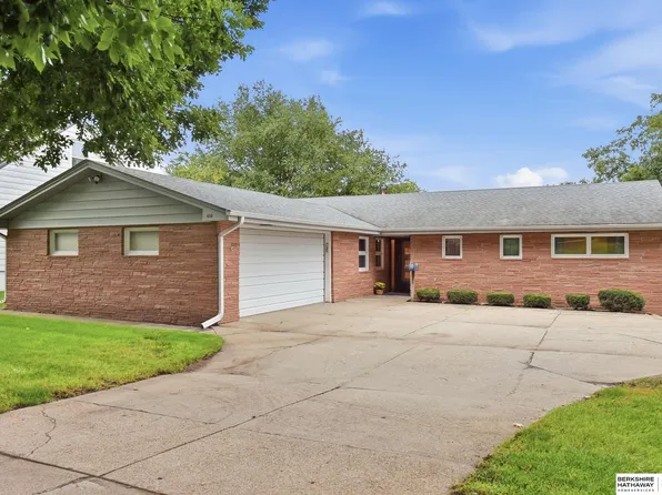 450 N 7th St, Arlington, NE 68002