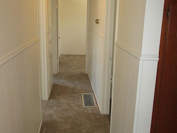 4th image of 391 Hopkins Dr