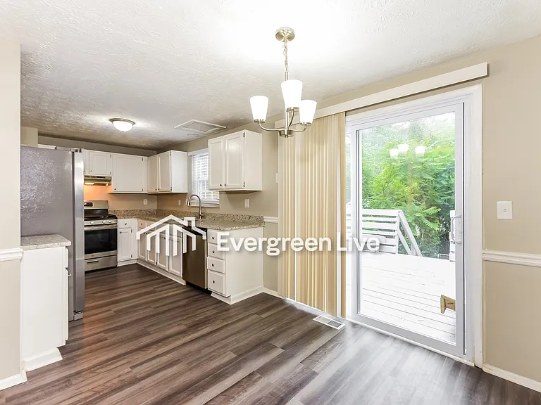 4806 White Oak Trl — Photo 2