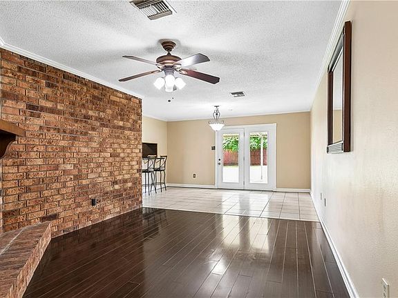 3rd image of 3310 Chateau Blvd